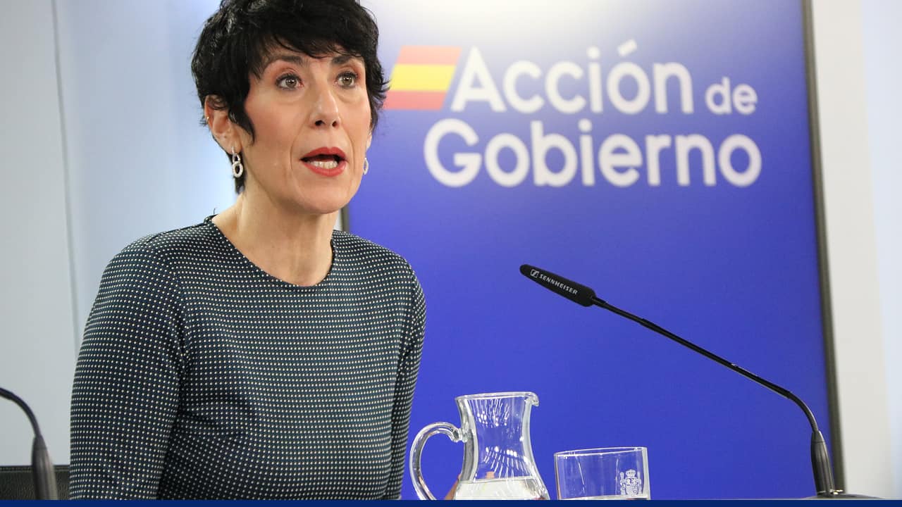 Spanish official speaking at government press conference